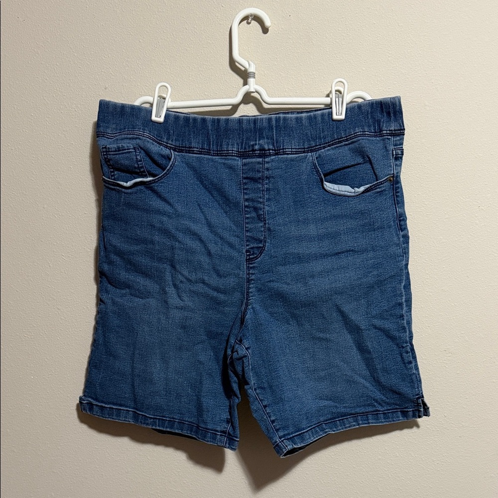 Women’s DKNY pull on jean shorts